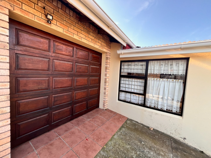 3 Bedroom Property for Sale in Wavecrest Eastern Cape